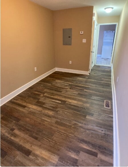 Building Photo - 1950 Clarence St