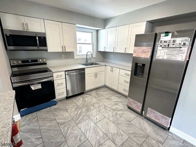 Building Photo - 28 Beardslee Hill Dr