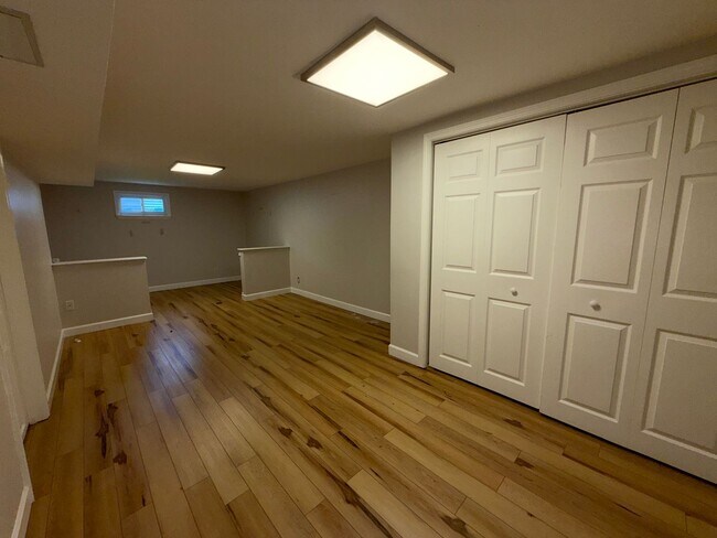 Building Photo - 421 Cannonbury Dr