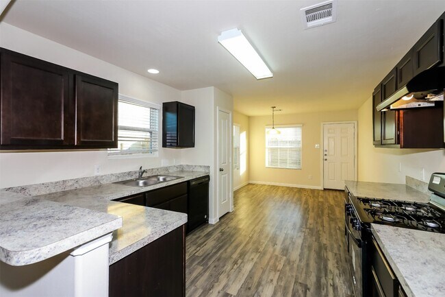 Building Photo - 6118 Peaceful Ridge Dr