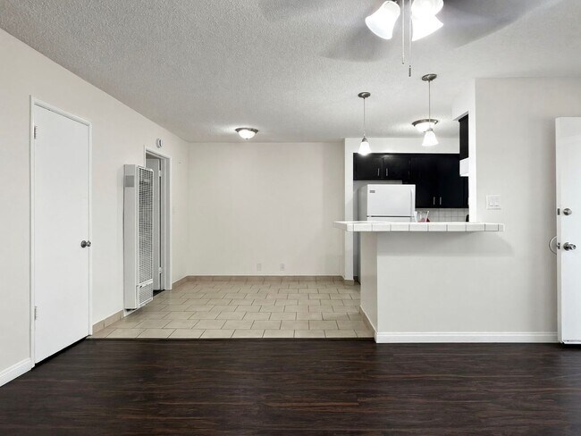 Interior Photo - LB1415