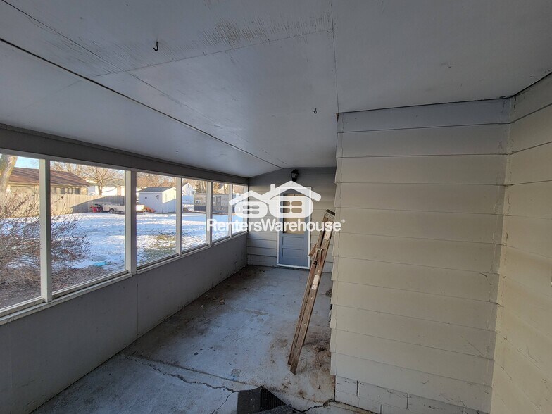 Building Photo - 401 2nd Ave SW