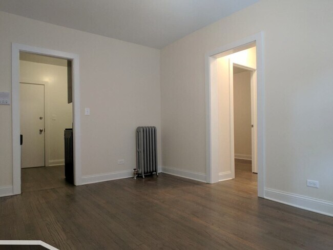 Building Photo - 2645 N Spaulding Ave