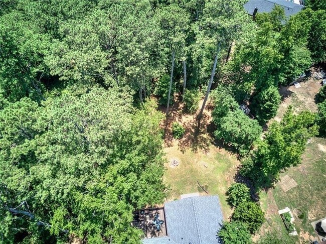Building Photo - 3410 Holliglen Dr