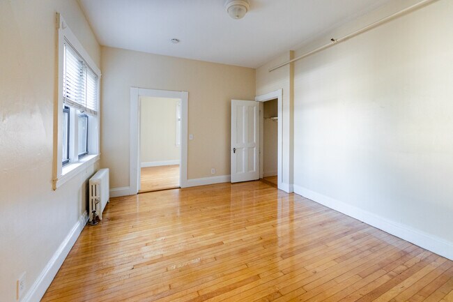 Building Photo - 1470 Beacon St