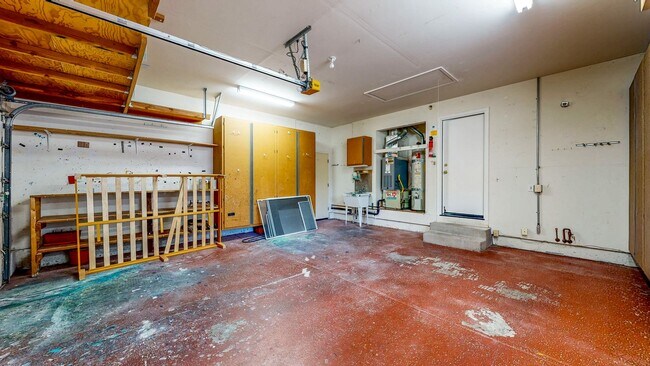 Building Photo - 7971 Oakmont Dr