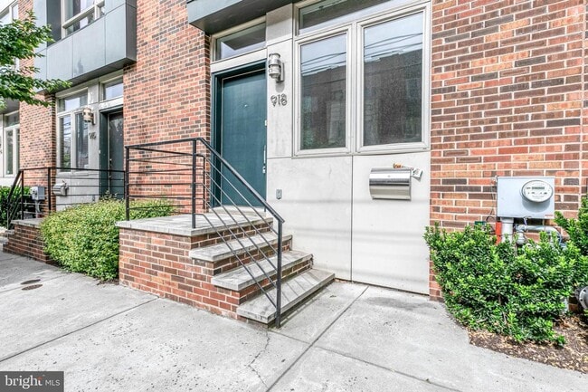 Building Photo - Northern Liberties Townhome with 2 Car Parking