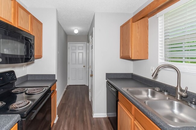 Building Photo - Charming Ranch-Style Home with Spacious Ya...