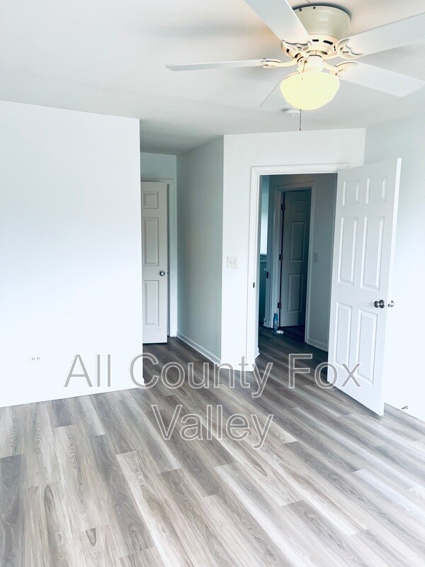 Building Photo - 503 Lakeside Ct