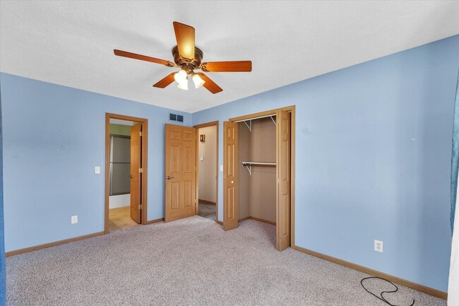 Building Photo - Spacious 4-Bedroom Home with Fenced Yard a...