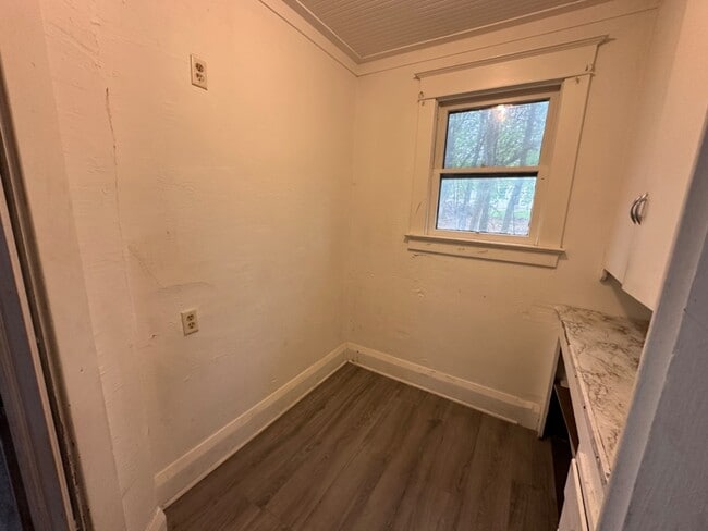 Building Photo - 526 Lexington Ave