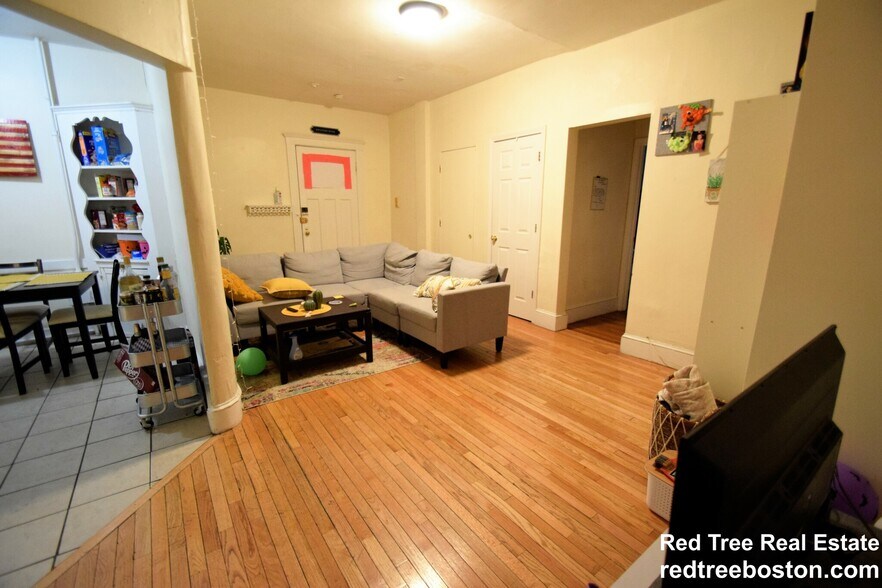 Building Photo - 322 St Paul St