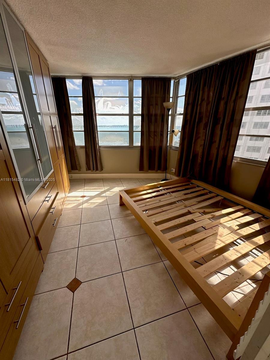 Building Photo - 801 Brickell Bay Dr