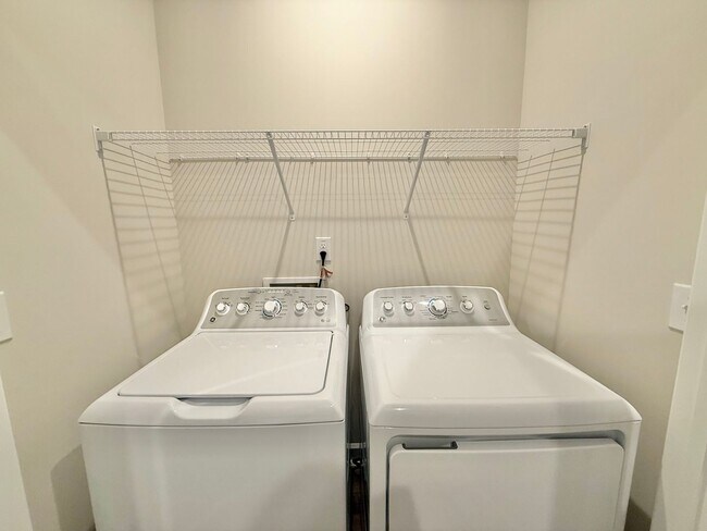 Building Photo - **OFFERING RENT PROMOTION FOR FIRST 6 MONT...