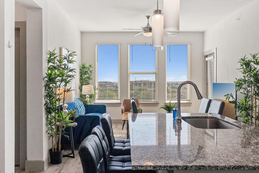 Building Photo - 12100 1/2 Ferrystone Glen Dr