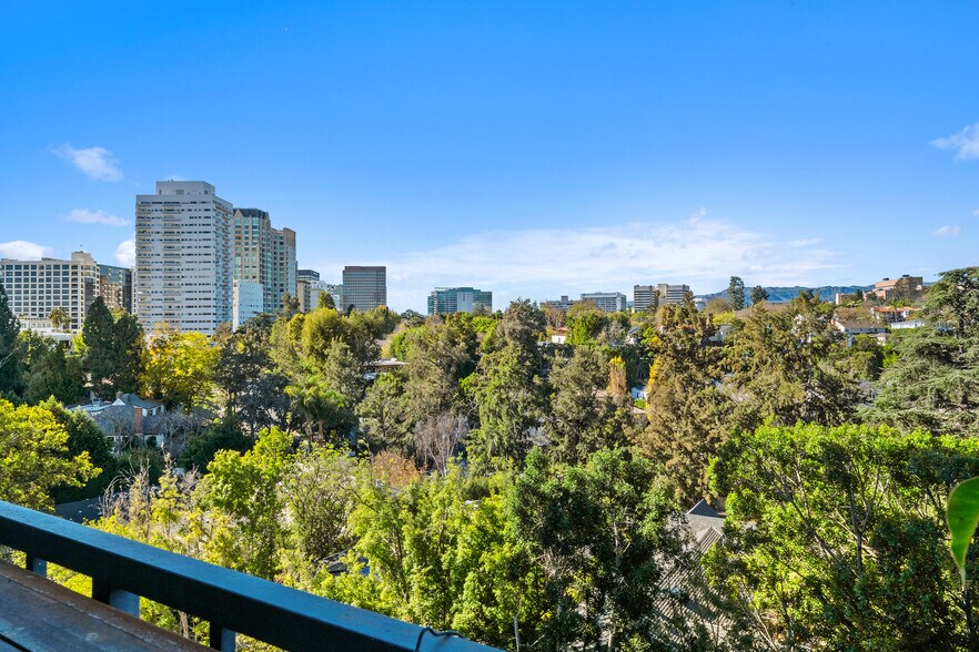 Building Photo - 10535 Wilshire Blvd