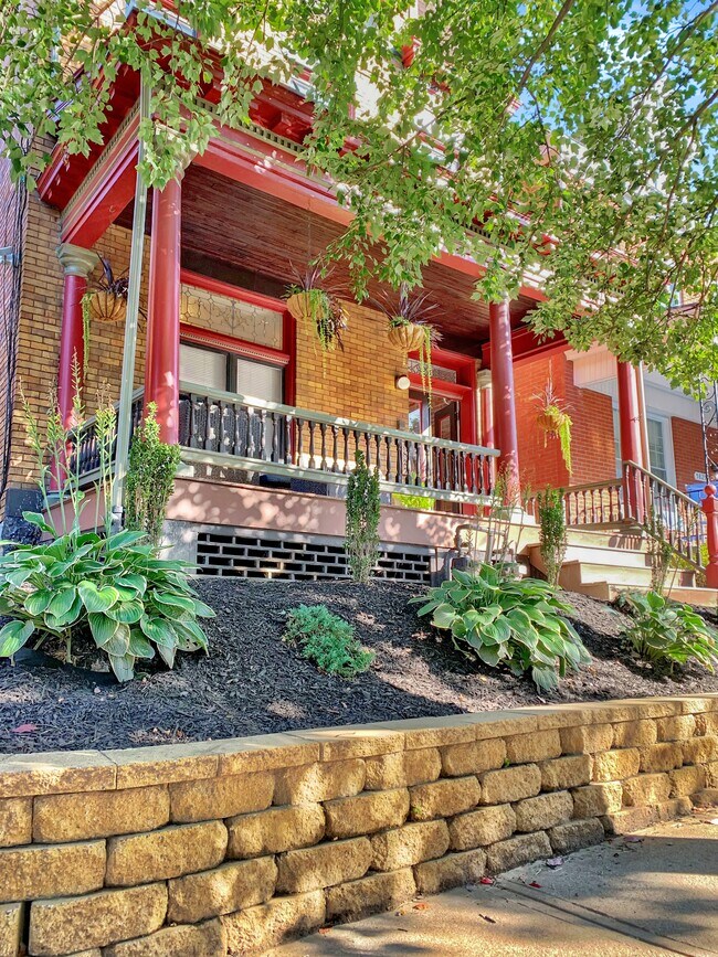 Building Photo - 5827 Alder St