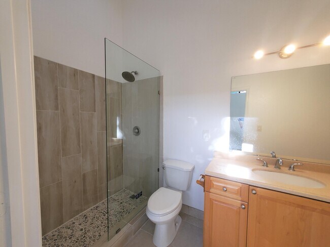 Building Photo - 1313 Periwinkle Pl