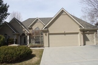 Building Photo - 576 E Riverchase Way