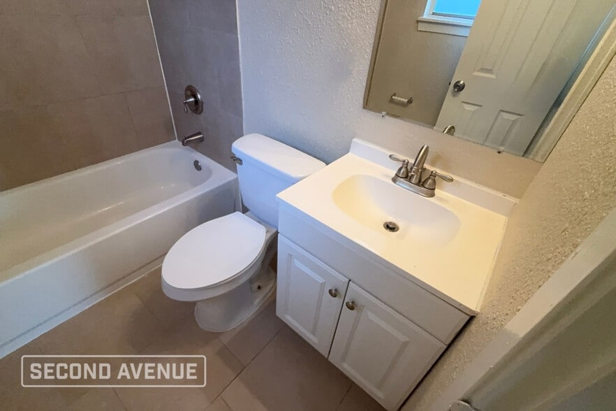 Building Photo - 501 Pamela Dr