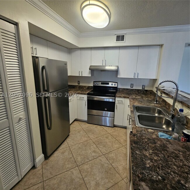 Building Photo - 12124 St.Andrews Pl