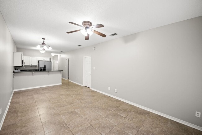 Building Photo - Great find in Foley Complex!