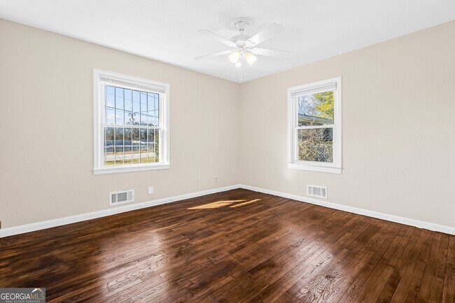 Building Photo - 1406 Columbia Dr