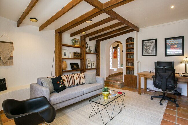 Building Photo - 610 Carlisle Blvd SE