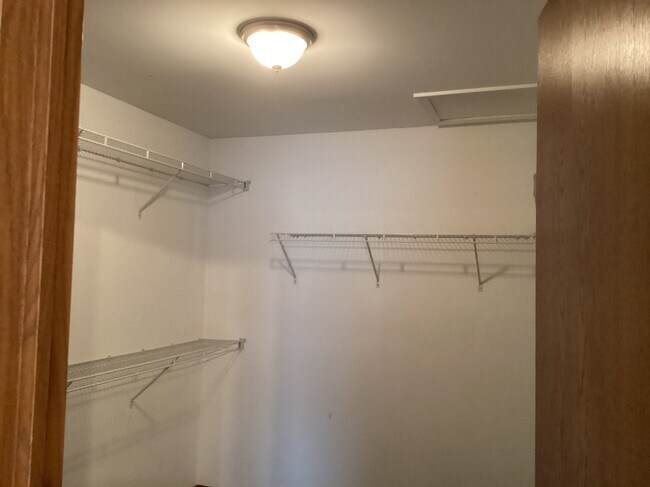 Building Photo - 27450 W Fawn Lake Ct