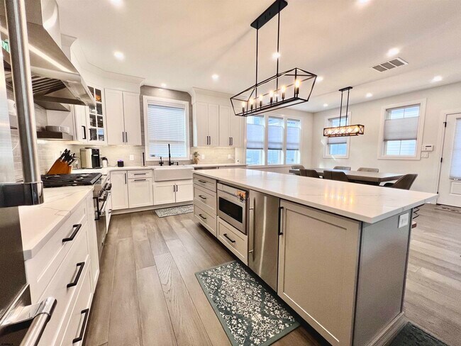 Building Photo - 16 A S Fredericksburg Ave