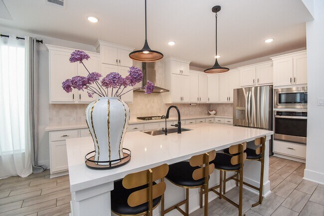 Building Photo - 823 Sarasota Shore Dr