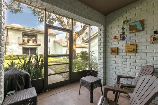 Building Photo - 2 Bedroom 1.5 Bath Urban Retreat Near the ...