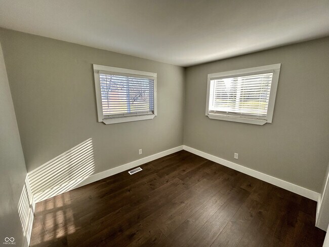 Building Photo - 154 Pearl St