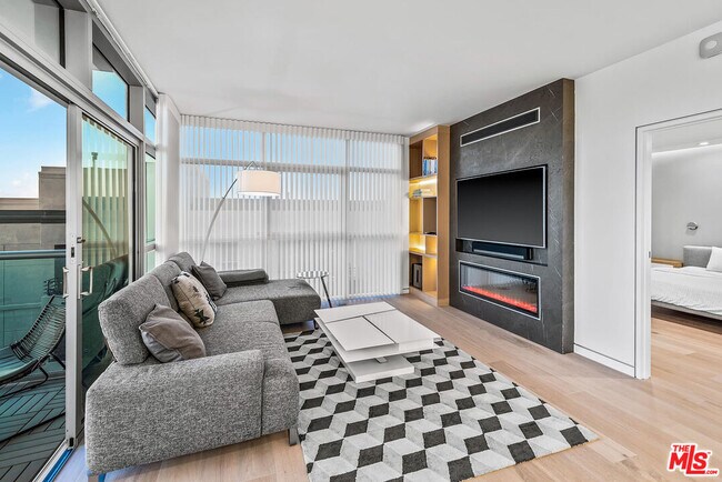 Building Photo - 13700 Marina Pointe Dr