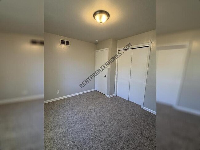 Building Photo - 7720 Bradley Dr