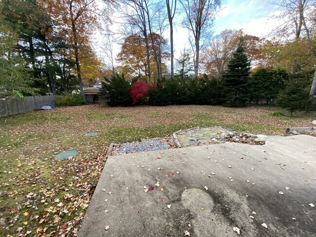 Building Photo - 13 Ellen Lane