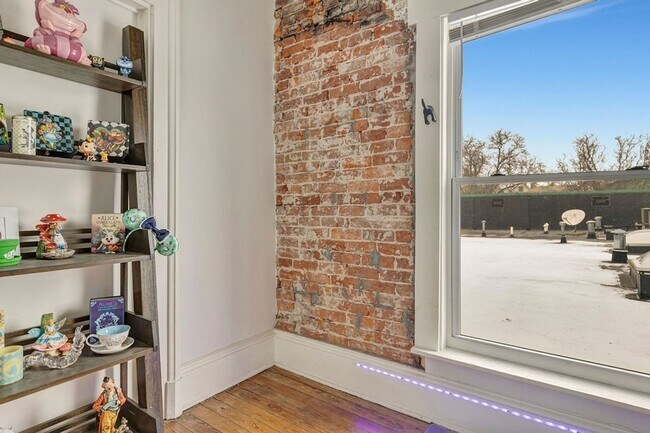 Building Photo - Charming 3BR Duplex in Covington