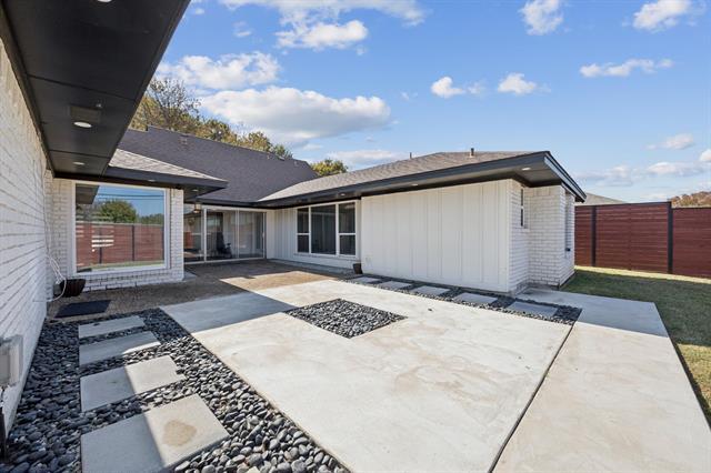 Building Photo - 2833 Meadowbrook Dr