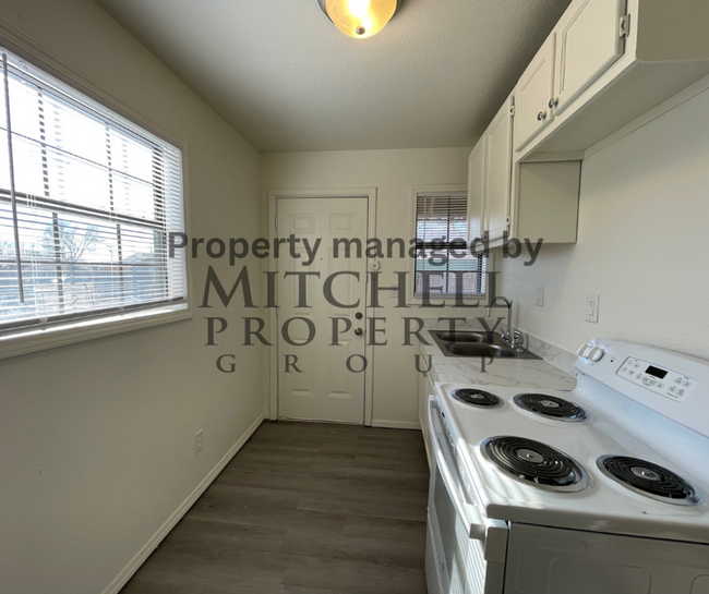 Building Photo - Adorable 1 bedroom 1 bath back house in a ...