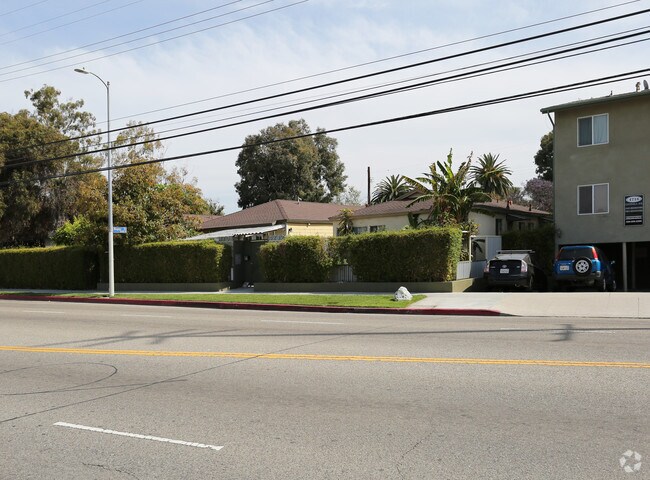 Building Photo - 4706-4712 Centinela Ave