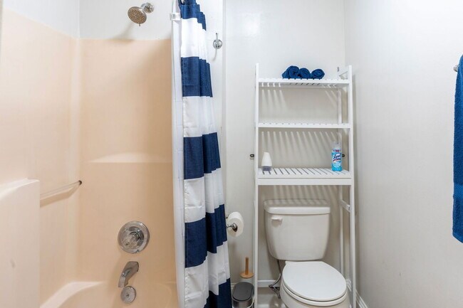 Building Photo - 1601 W Cary St