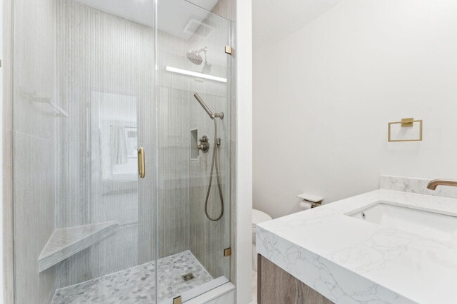 Building Photo - 239 SE 34th Ave