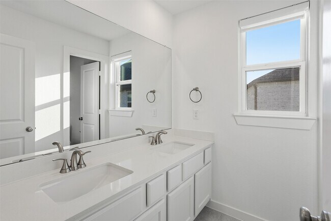 Building Photo - 21211 Metallic Blue Dr