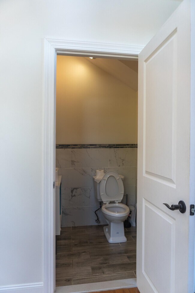 Building Photo - 4 Highview Rd