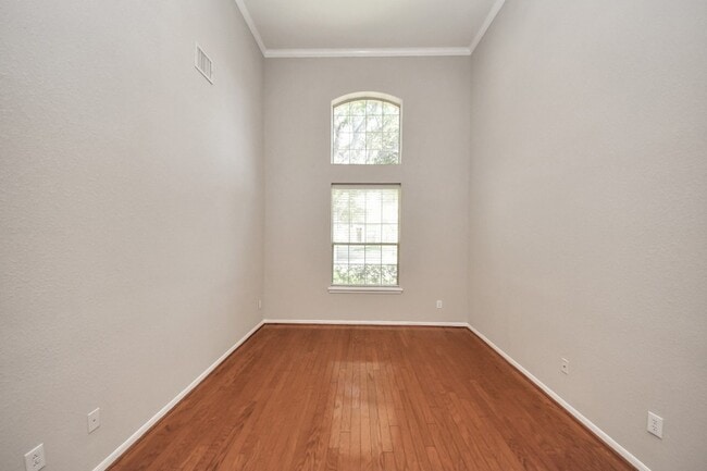 Building Photo - 4422 Roundtree Ln