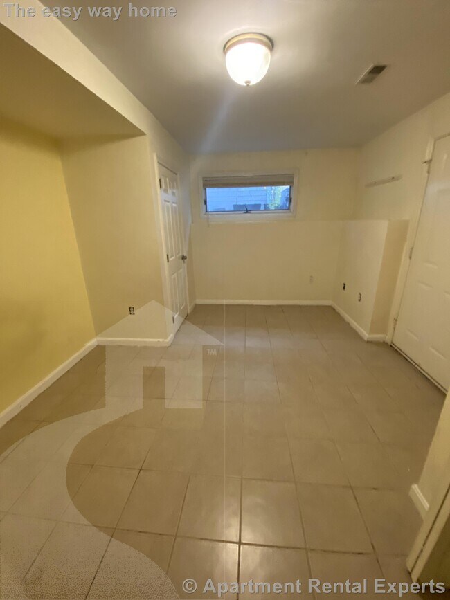 Building Photo - 309 Beacon St