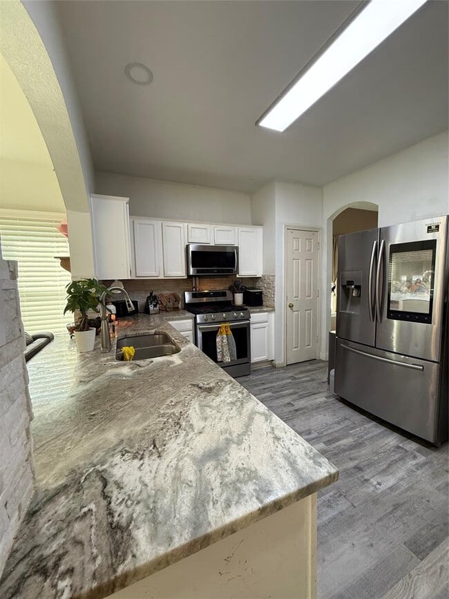Building Photo - 811 Estancia Way