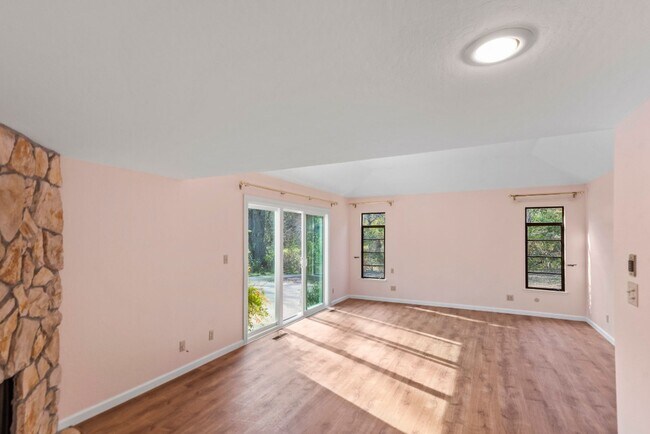 Building Photo - Beautiful big house with great school district. Gustavo Lopez AMSI