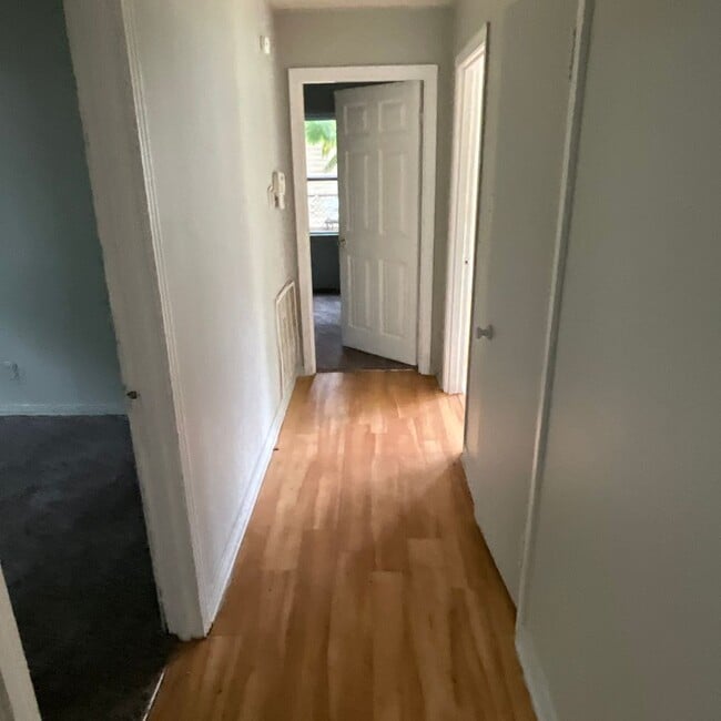 Building Photo - 525 W 77th St