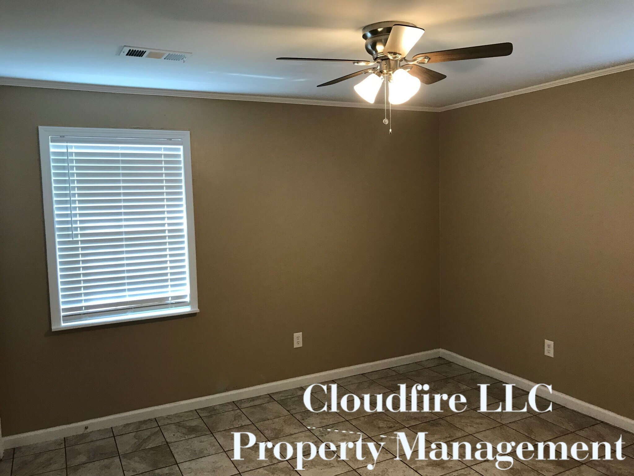 Building Photo - 201 James Cir